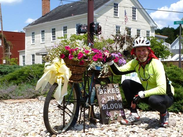 1950s Schwinn in bloom © 2012 Frosty Wooldridge